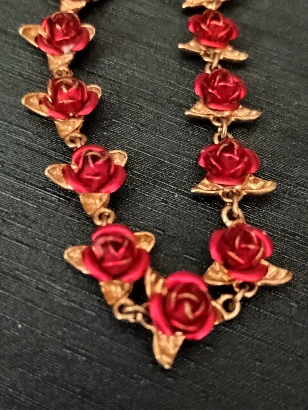 N/A elegant gold